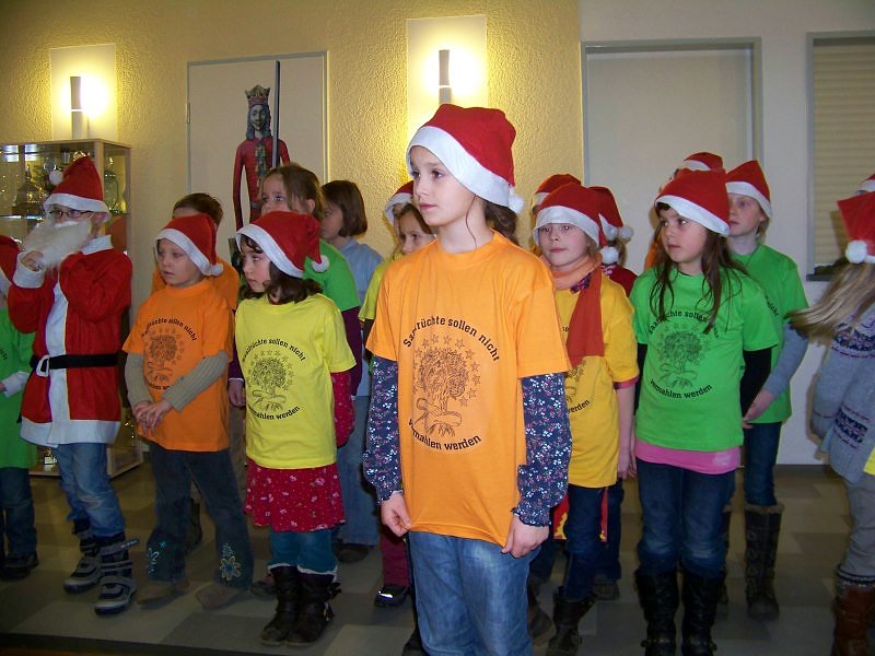 Kinder der K&auml;the Kollwitz-Grundschule boten ein buntes Weihnachtsprogramm