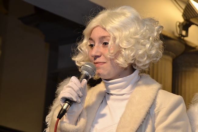 22.T&uuml;rchen am Theater