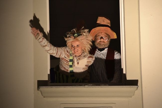 22.T&uuml;rchen am Theater