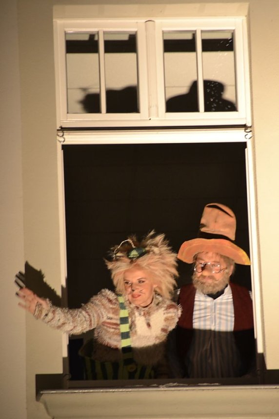 22.T&uuml;rchen am Theater