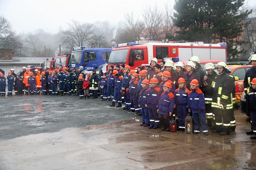 Friedenslicht wird verteilt