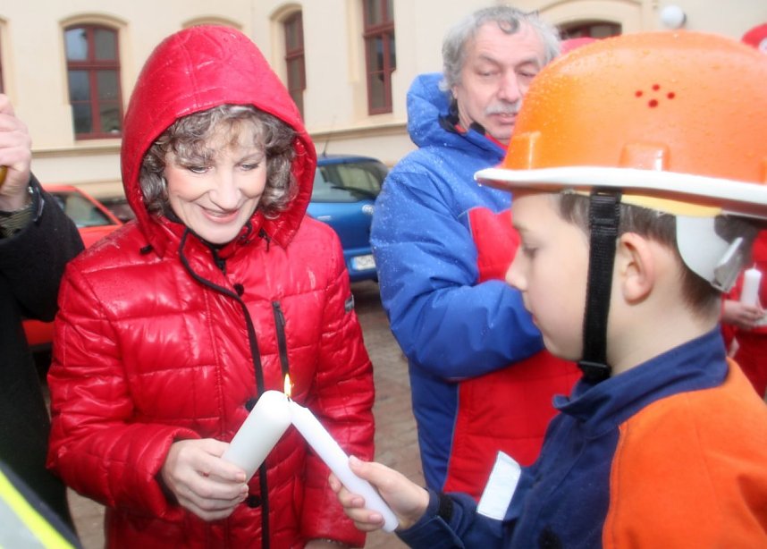 Friedenslicht wird verteilt