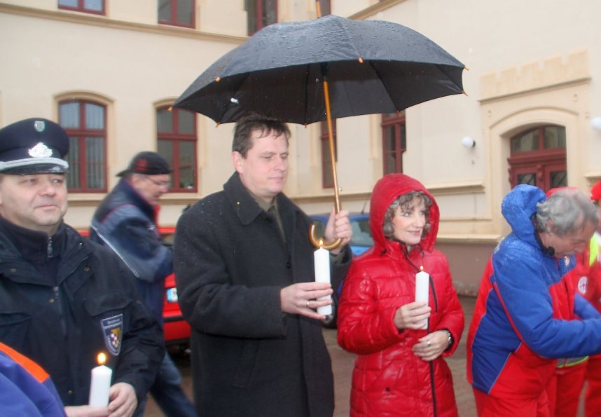 Friedenslicht wird verteilt