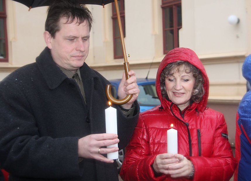 Friedenslicht wird verteilt