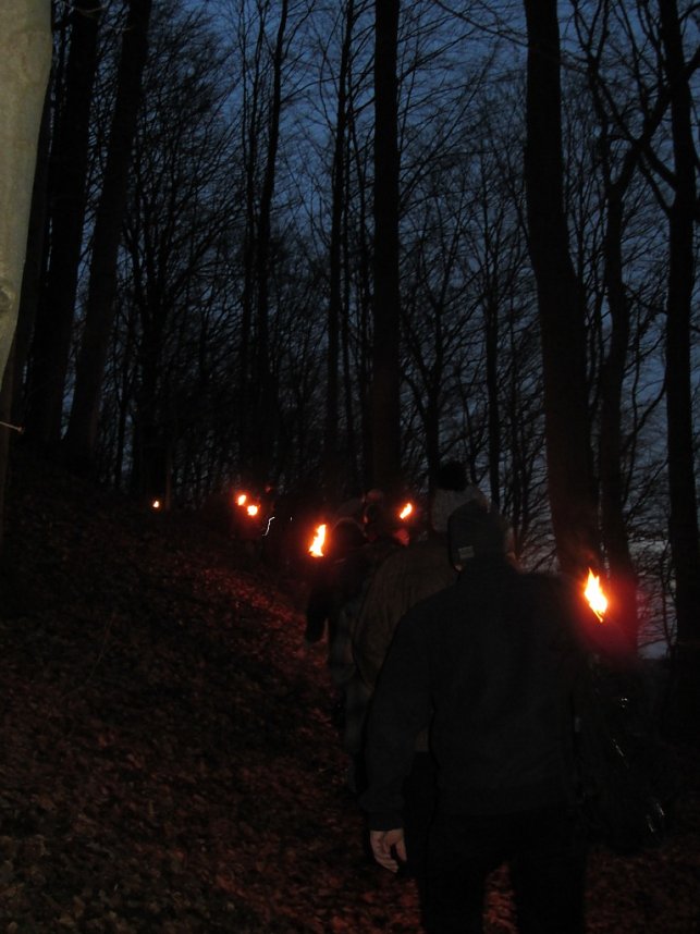 Mit Fackeln unterwegs