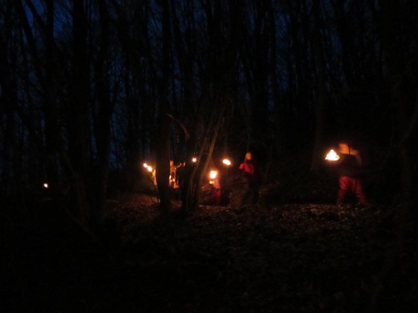 Mit Fackeln unterwegs
