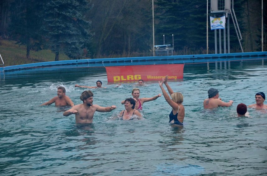 Anbaden Waldbad Neustadt