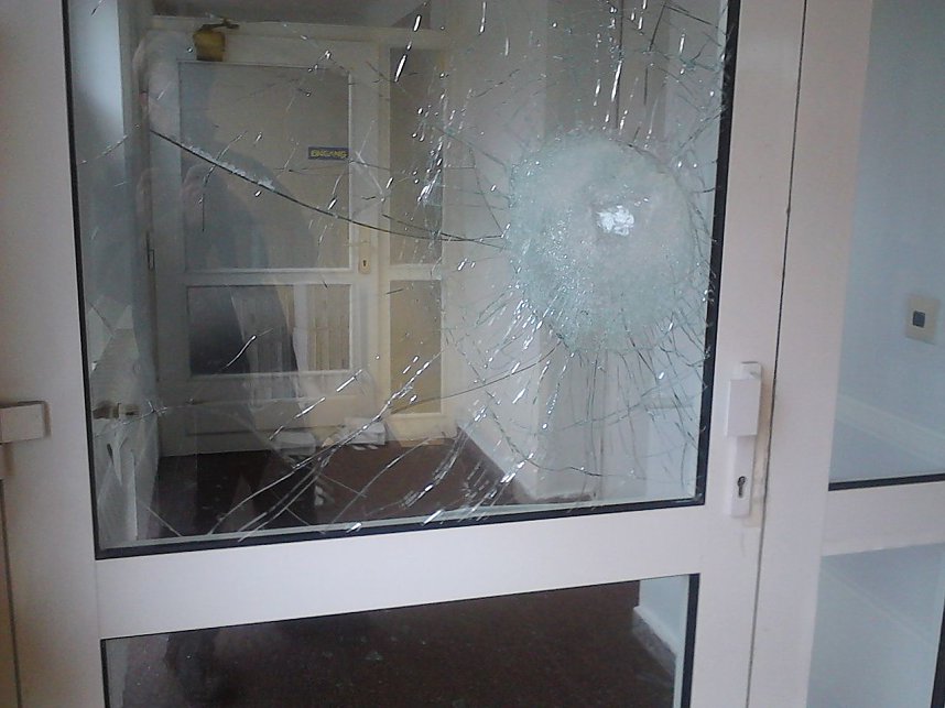 Dummer-Jungen-Streich oder Anschlag