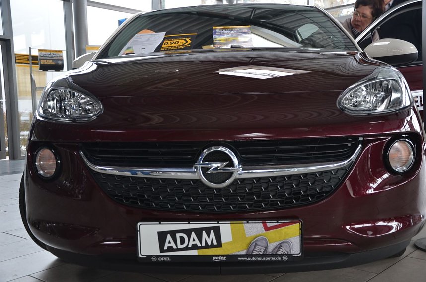 Gro&szlig;es Angrillen bei Opel Autohaus Peter
