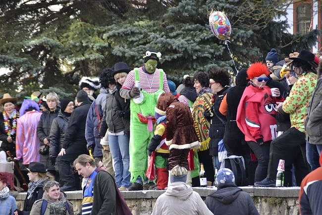 Gro&szlig;er Festumzug