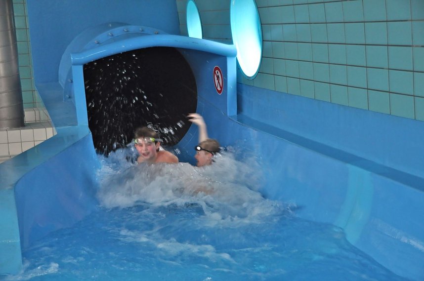 Mega Pool Party im Badehaus