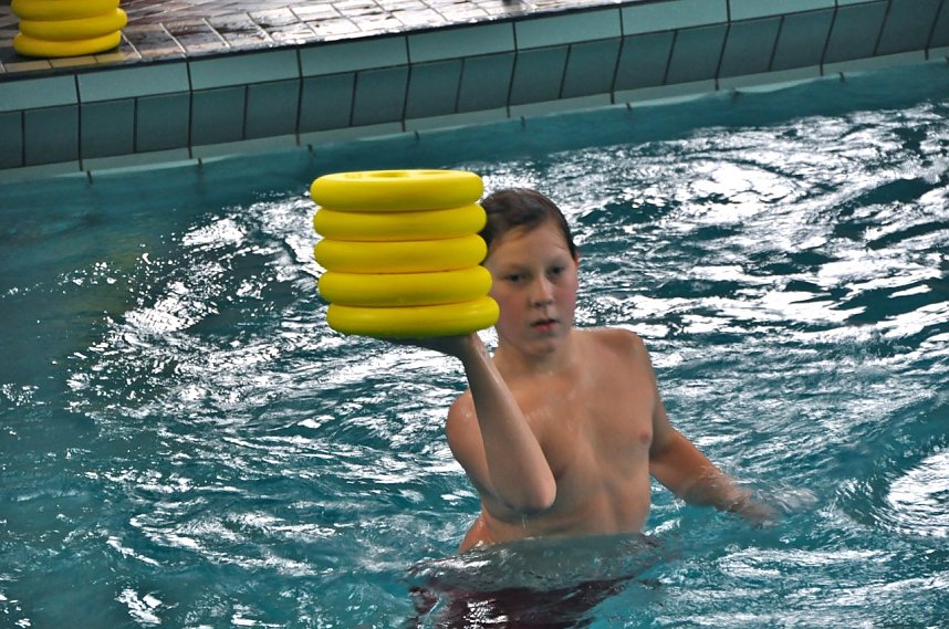 Mega Pool Party im Badehaus