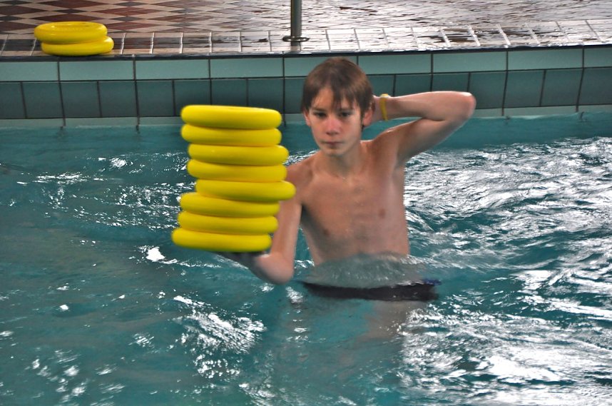 Mega Pool Party im Badehaus