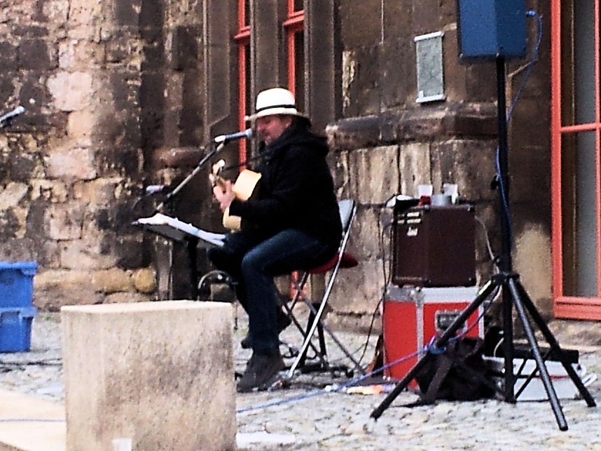 Kundgebung vor dem Rathaus