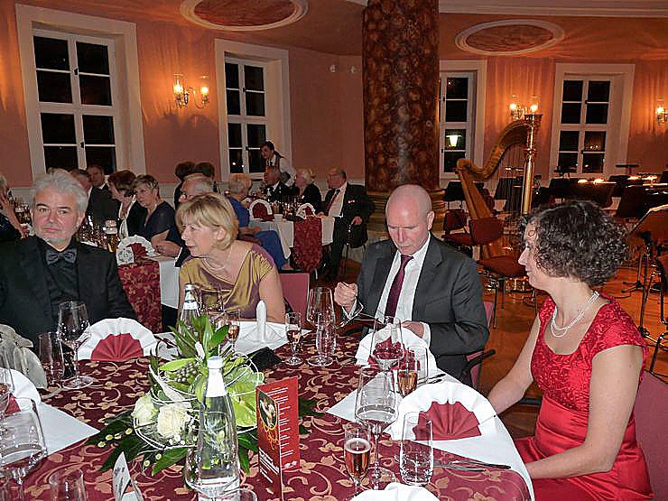 Schlossball er&ouml;ffnet