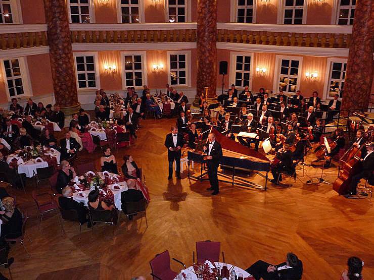 Schlossball er&ouml;ffnet