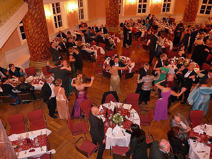 Schlossball er&ouml;ffnet