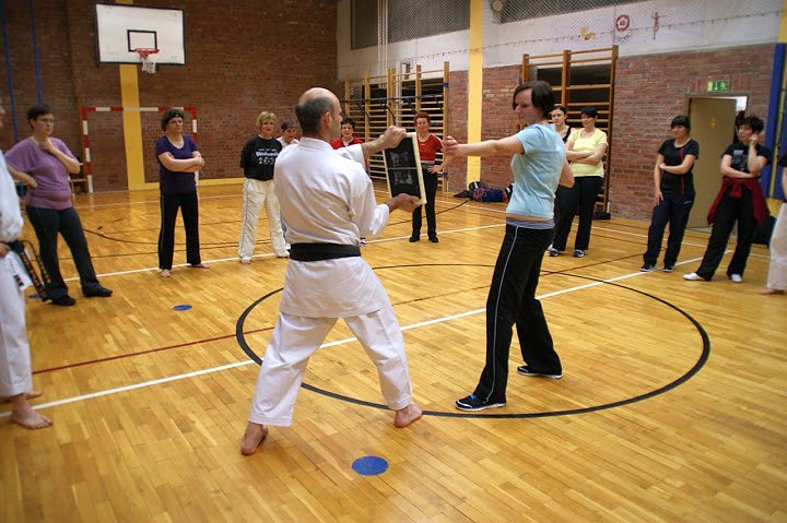 Gewalt gegen Frauen - nicht mit uns