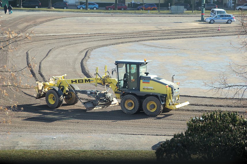 "Aufr&auml;umen" auf dem Bebel-Platz