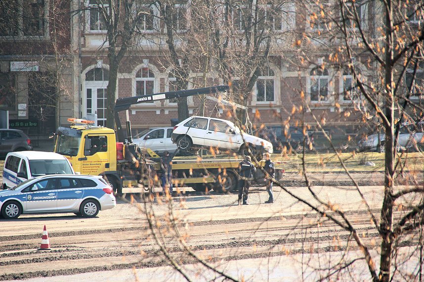 "Aufr&auml;umen" auf dem Bebel-Platz