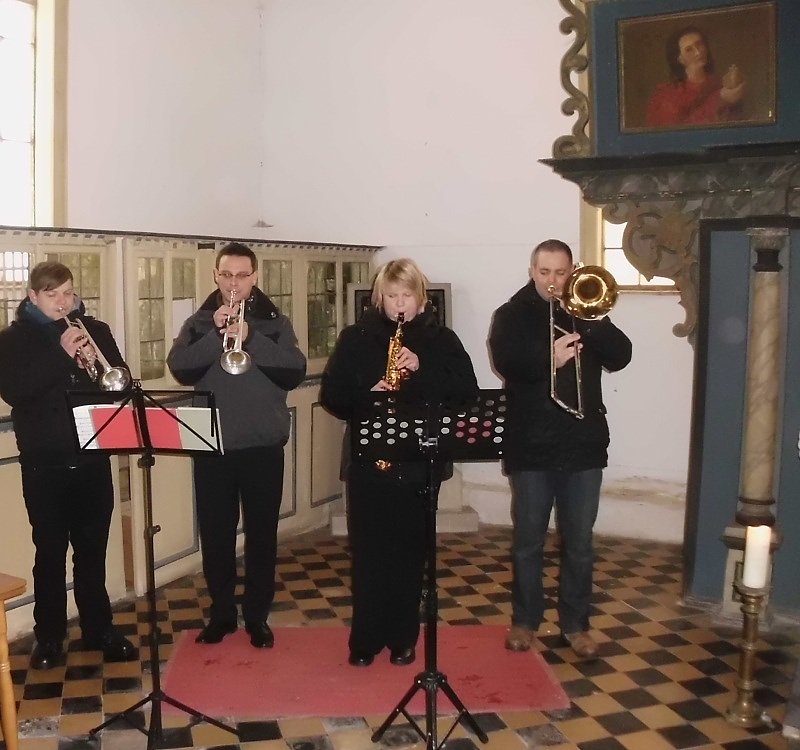 Die Kirche bleibt im Dorf: Musiker der Bundeswehr