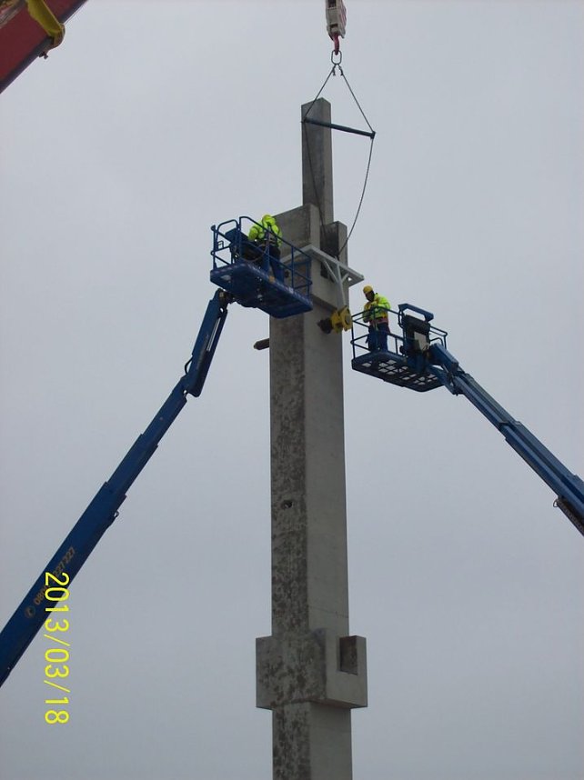 Die erste St&uuml;tze wird gesetzt
