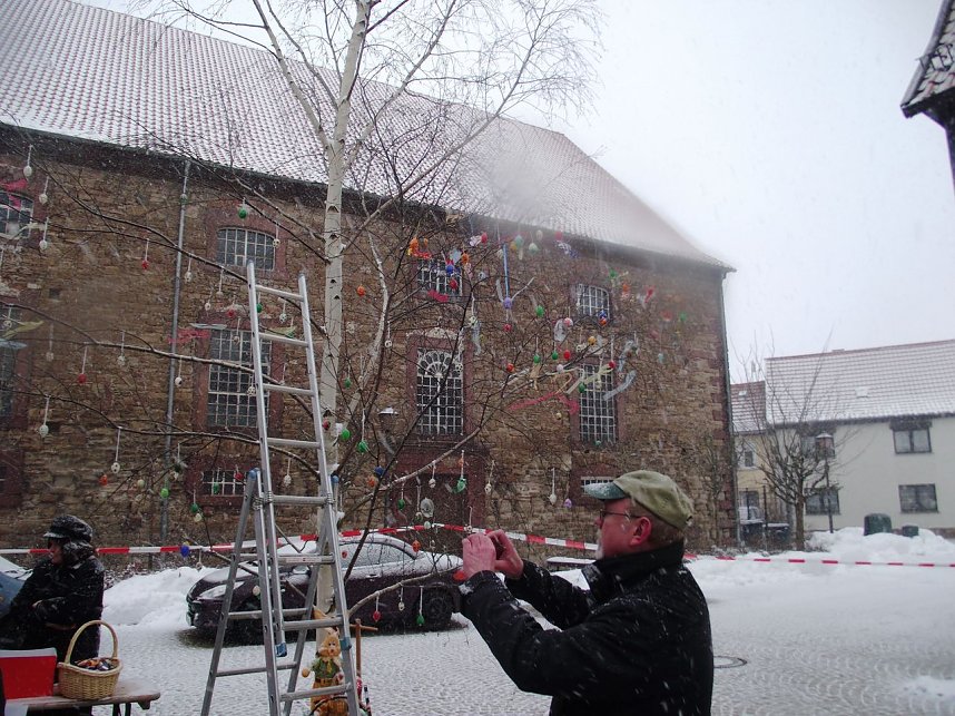 Osterbaum in Heringen geschm&uuml;ckt