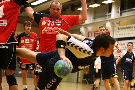 Sieg und Niederlage bei Handball-M&auml;nnern