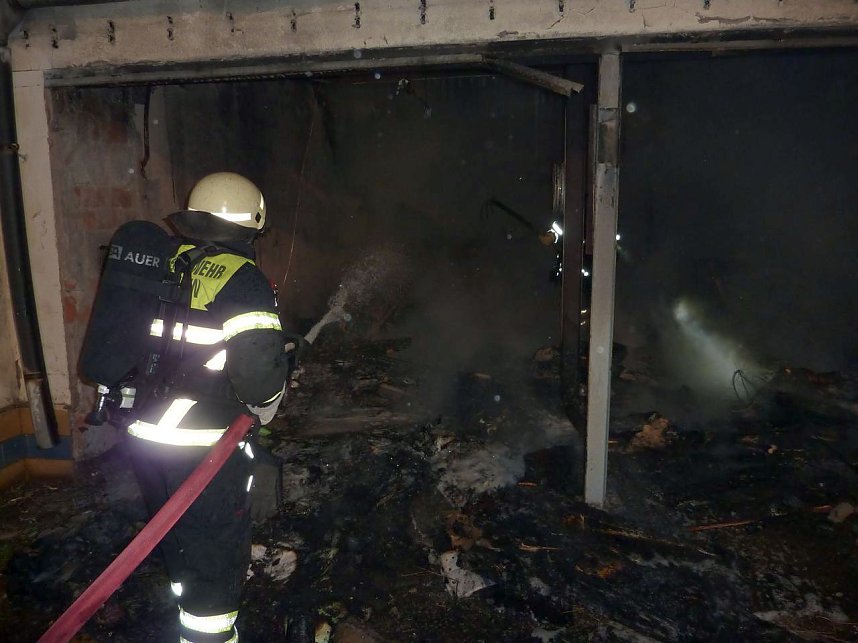 Feuer in Garagen