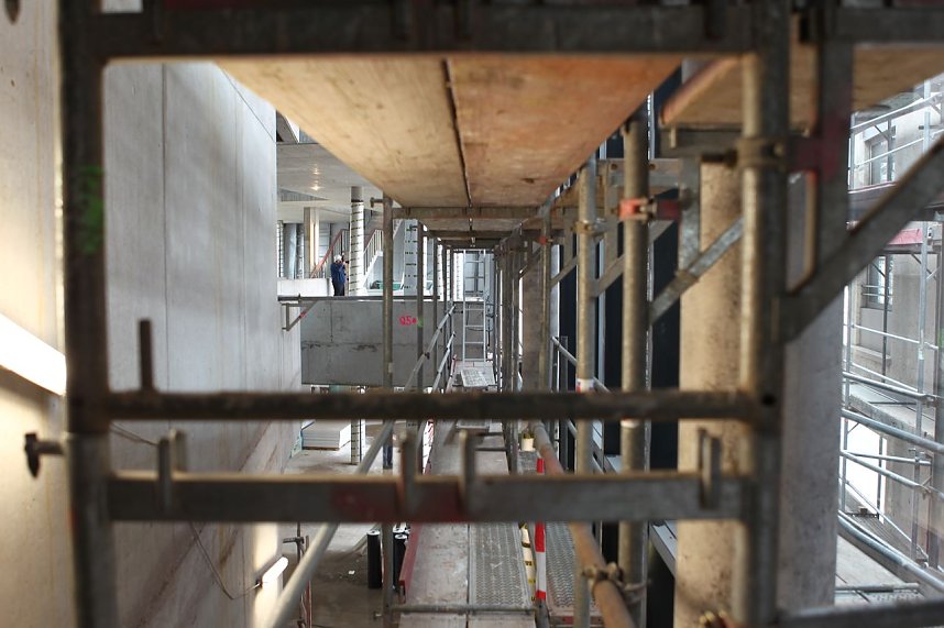 Rundgang: Ger&uuml;ste innen