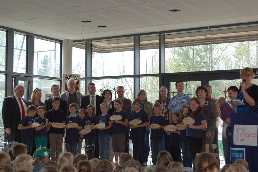 Baumfest gefeiert und B&auml;ume gepflanzt