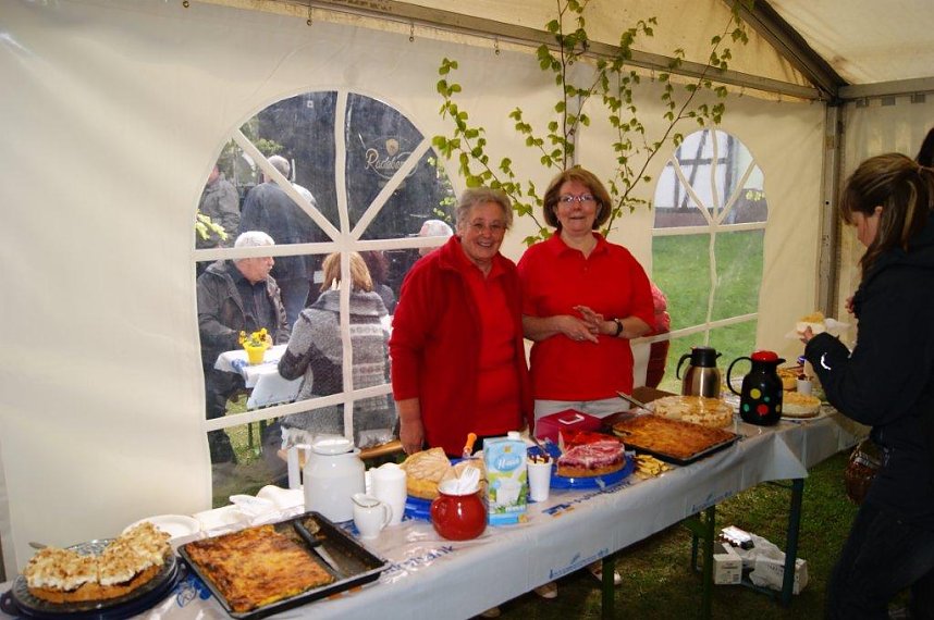 Maibaum in Obergebra gesetzt