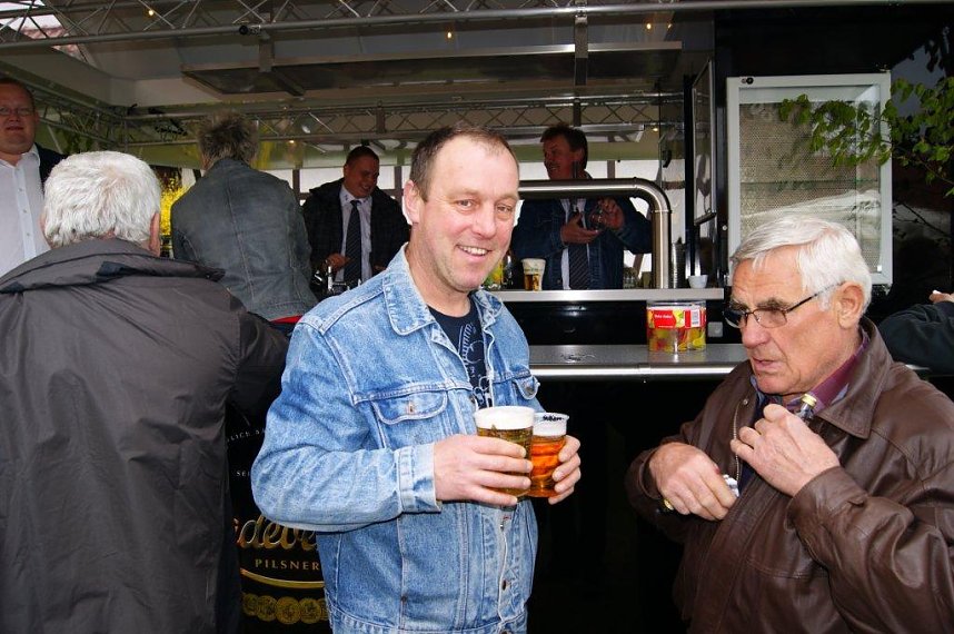 Maibaum in Obergebra gesetzt