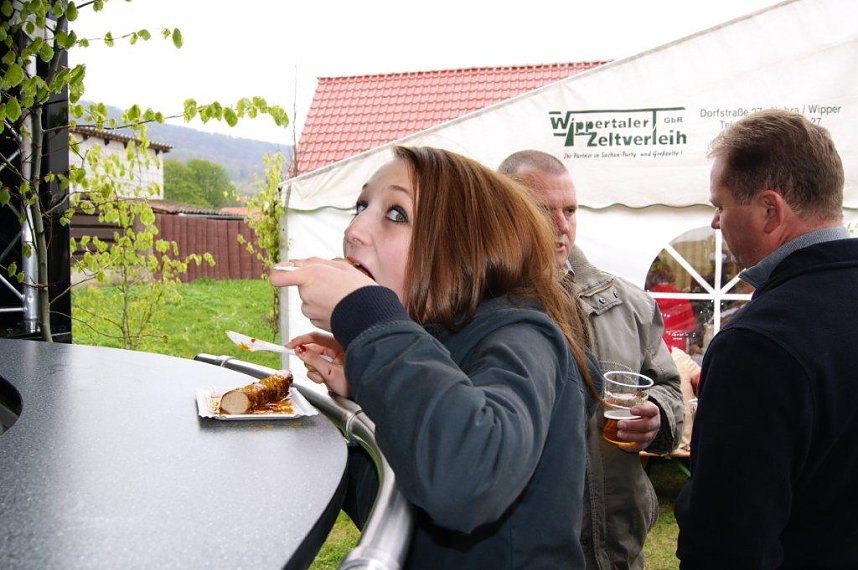 Maibaum in Obergebra gesetzt