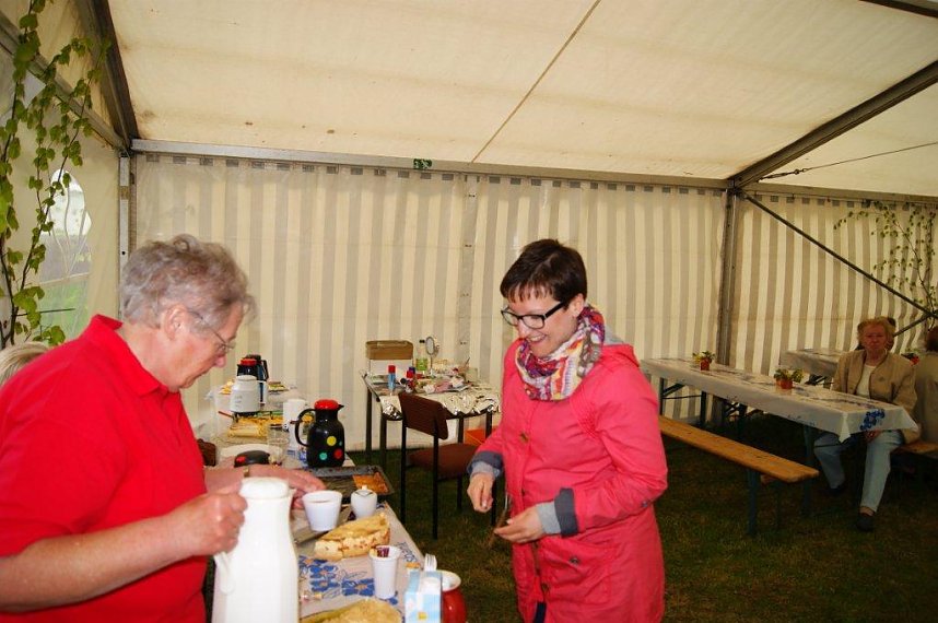 Maibaum in Obergebra gesetzt