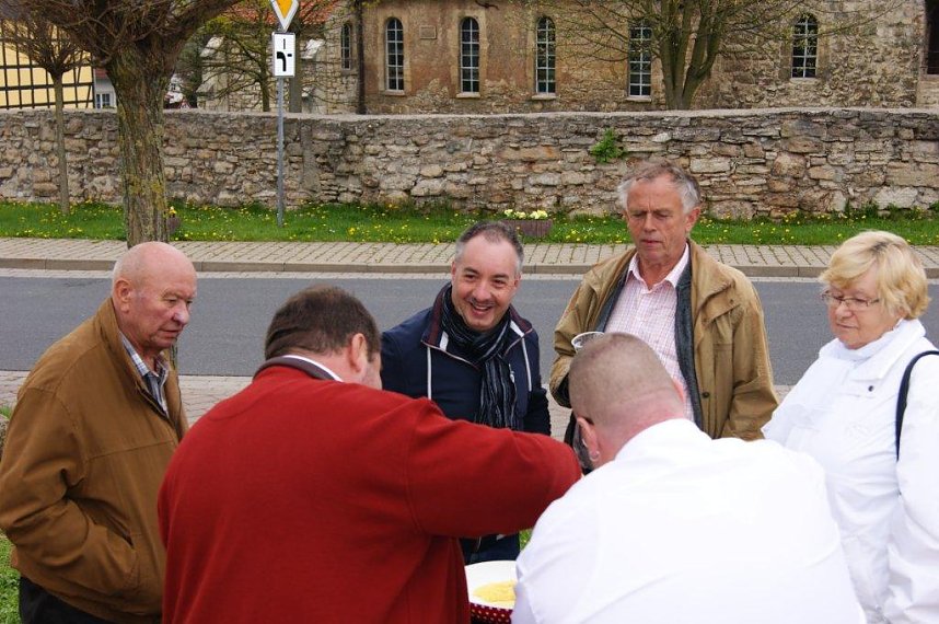 Maibaum in Obergebra gesetzt