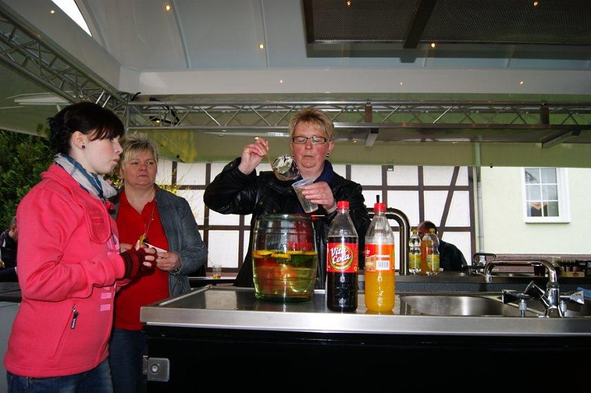 Maibaum in Obergebra gesetzt