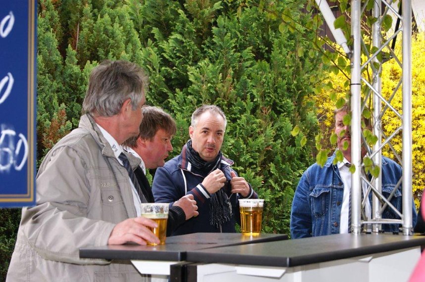 Maibaum in Obergebra gesetzt