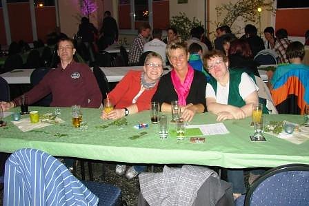 Maibaum in Bielen aufgestellt