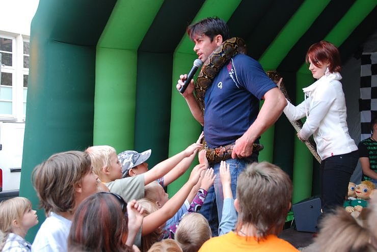 Schlangenshow auf dem Rathausplatz