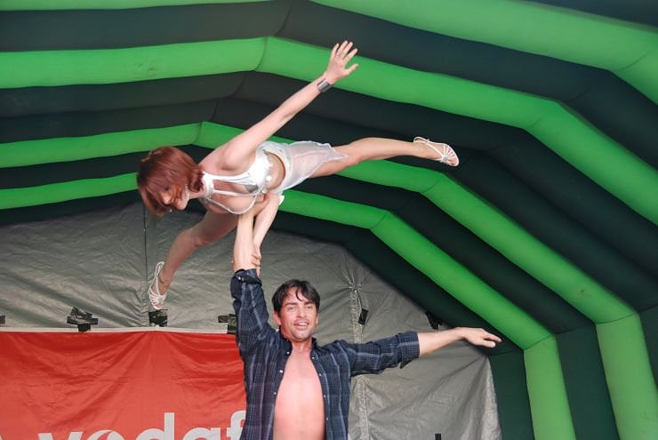 Schlangenshow auf dem Rathausplatz