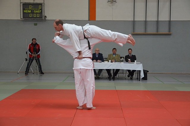 Schwarzer G&uuml;rtel f&uuml;r Thomas Linsel