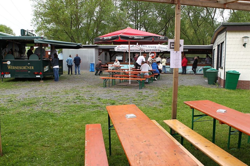 Zwischen Blumen und Fisch