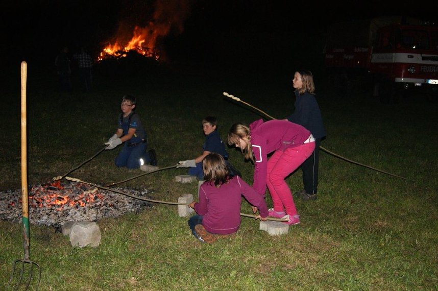 Pfingstfeuer in Obergebra - die Zweite