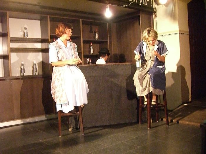 "Prost, Herinette" in der Traditionsbrennerei