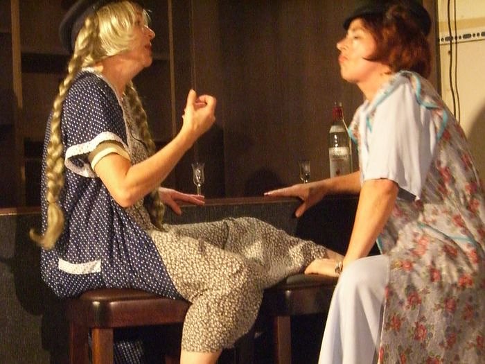 "Prost, Herinette" in der Traditionsbrennerei