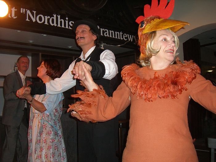 "Prost, Herinette" in der Traditionsbrennerei