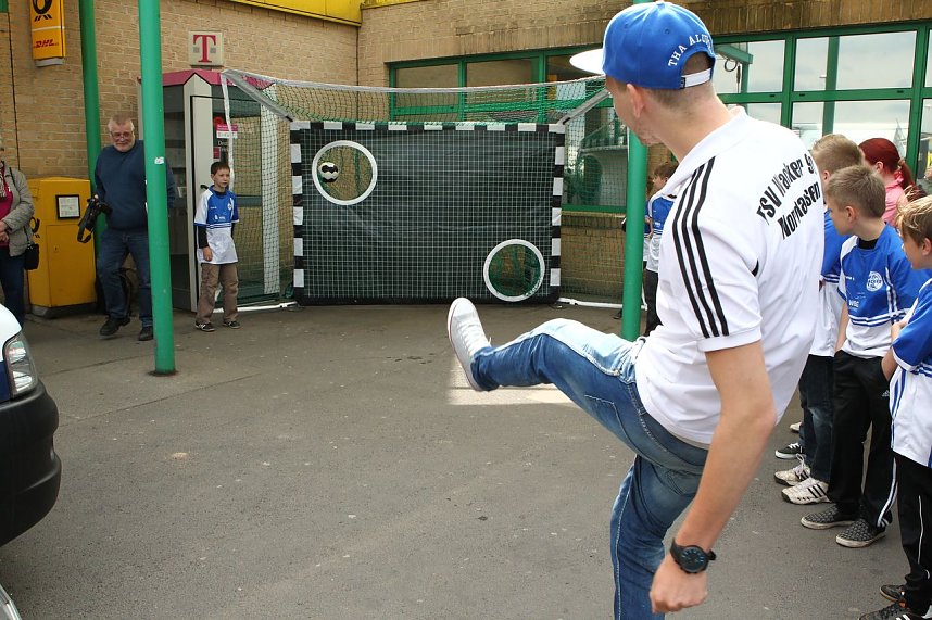 Torwandschie&szlig;en mit Olaf Thon