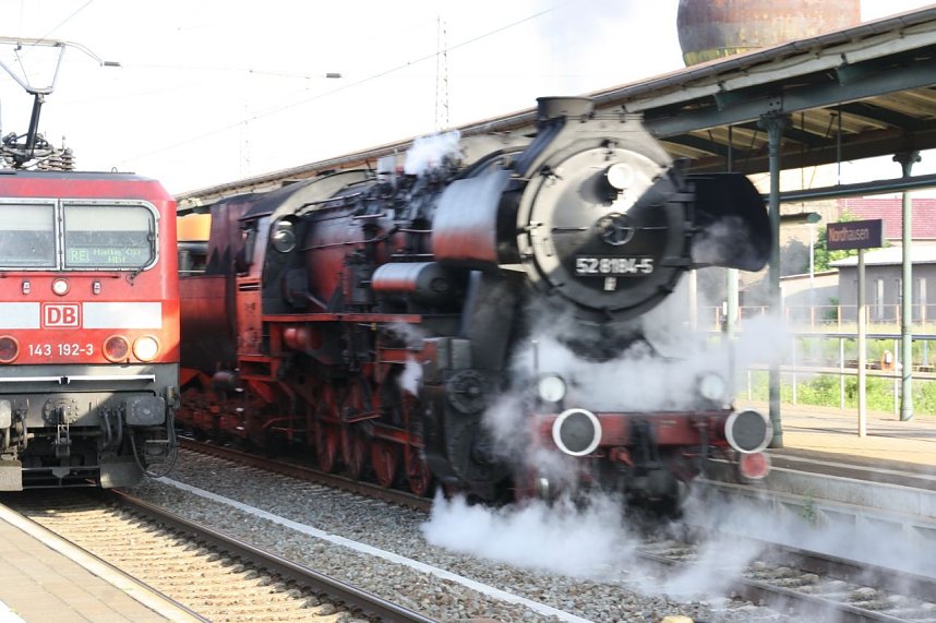 Am Morgen auf dem Bahnhof