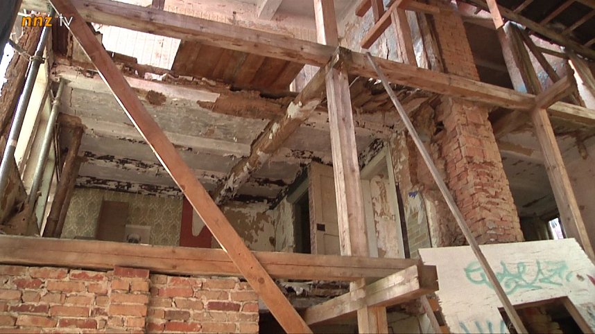 Arbeiten am Abrisshaus